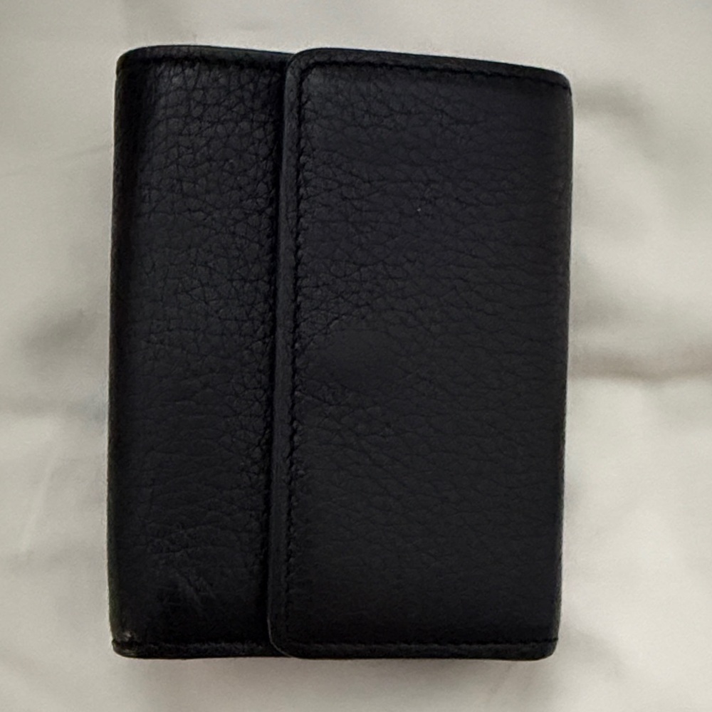 Chloé Black Leather trifold Wallet with Gold Lock - Picture 8 of 10